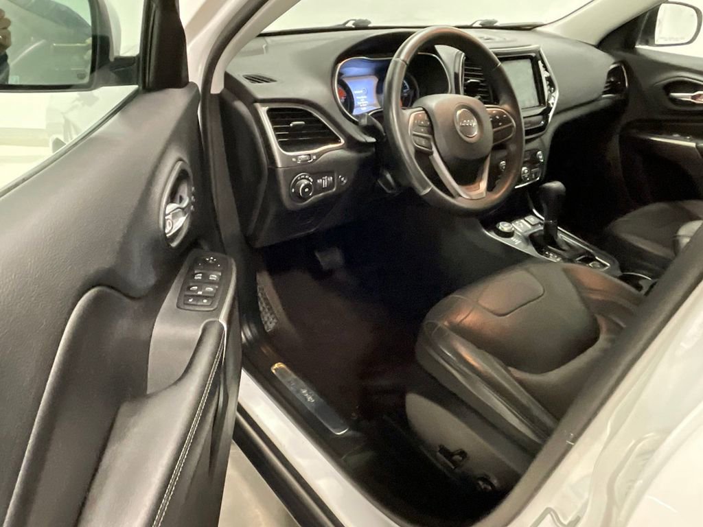 Used 2019 Jeep Cherokee Limited AWD/4WD image 19