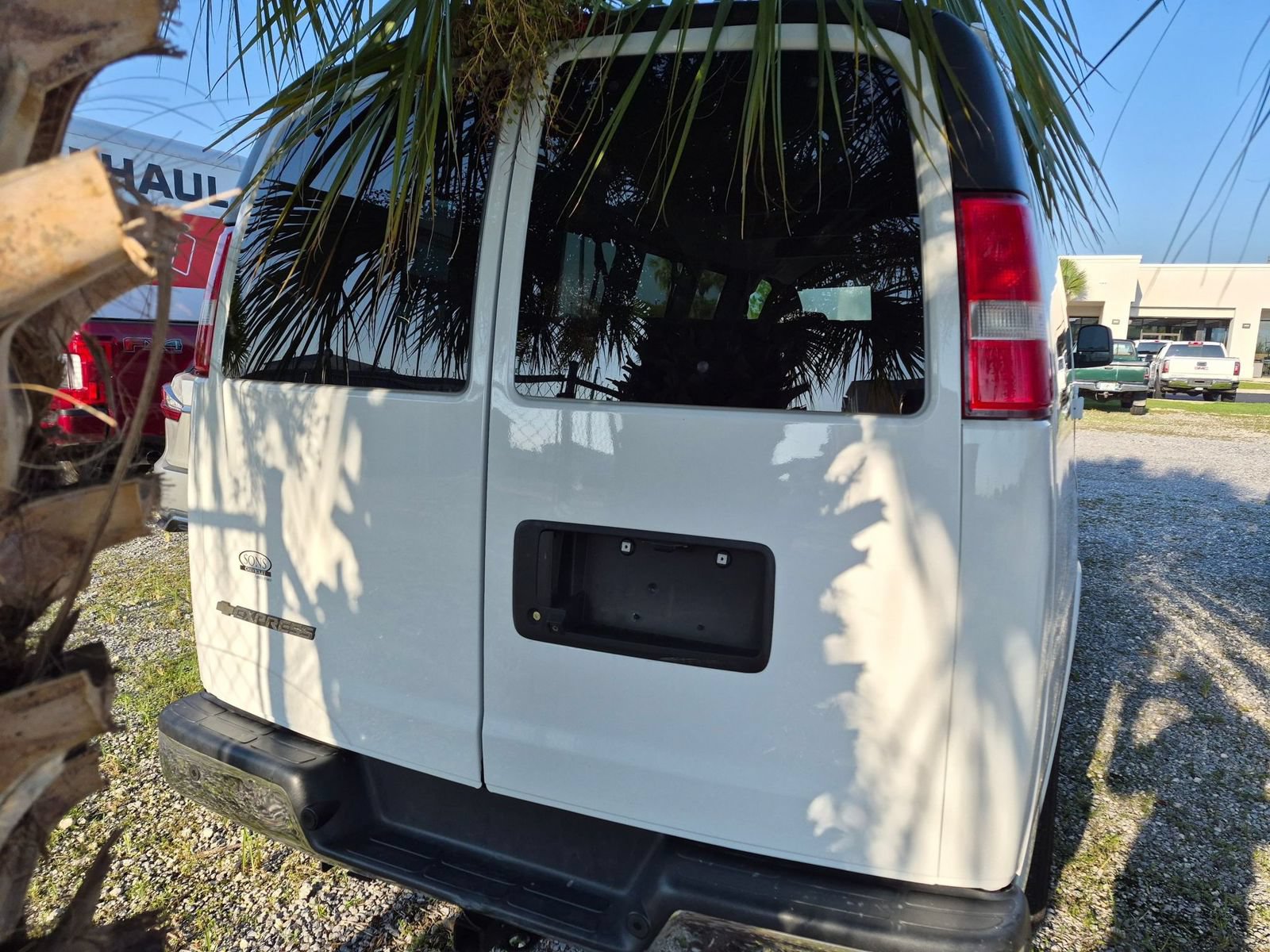 Used 2021 Chevrolet Express 3500 LT w/ LT Preferred Equipment Group RWD image 4