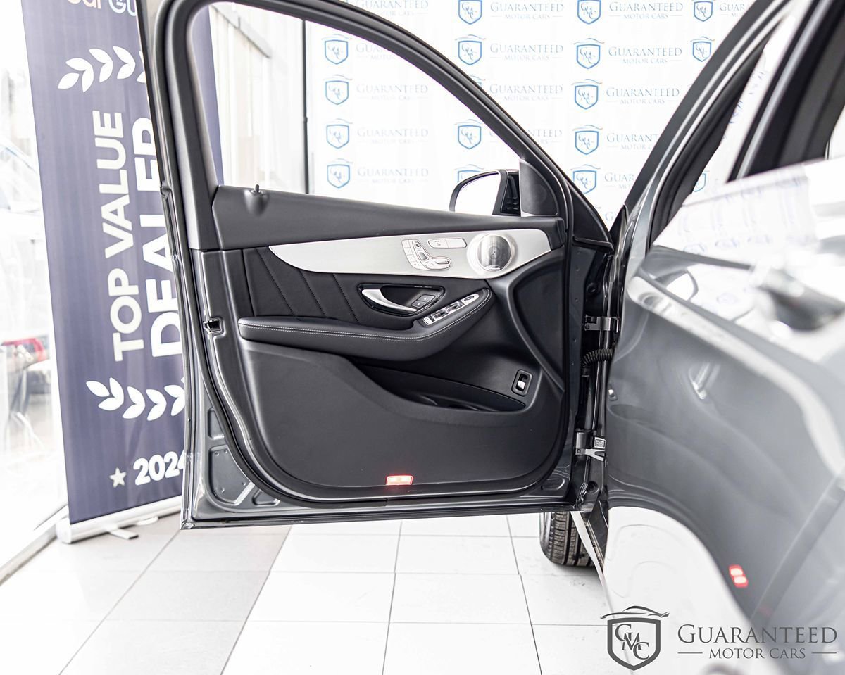 Used 2019 Mercedes-Benz GLC 300 4MATIC w/ Multimedia Package image 33