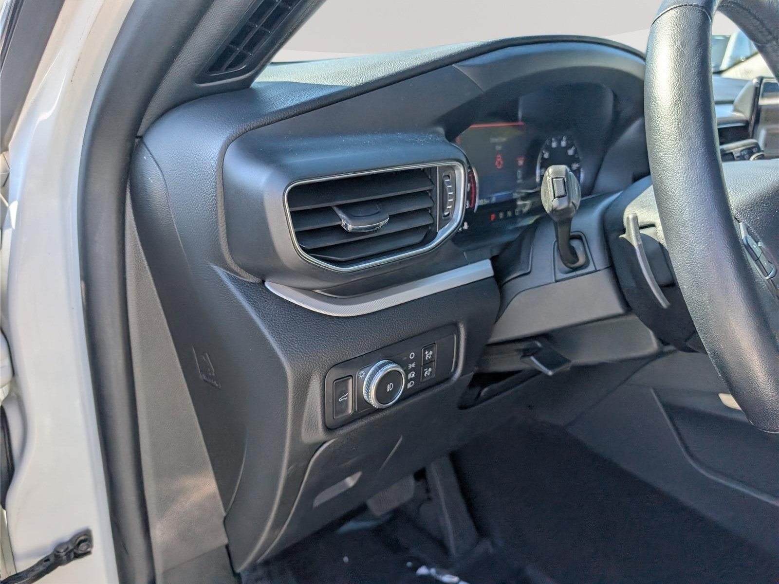 Used 2020 Ford Explorer XLT w/ Equipment Group 202A AWD/4WD image 23