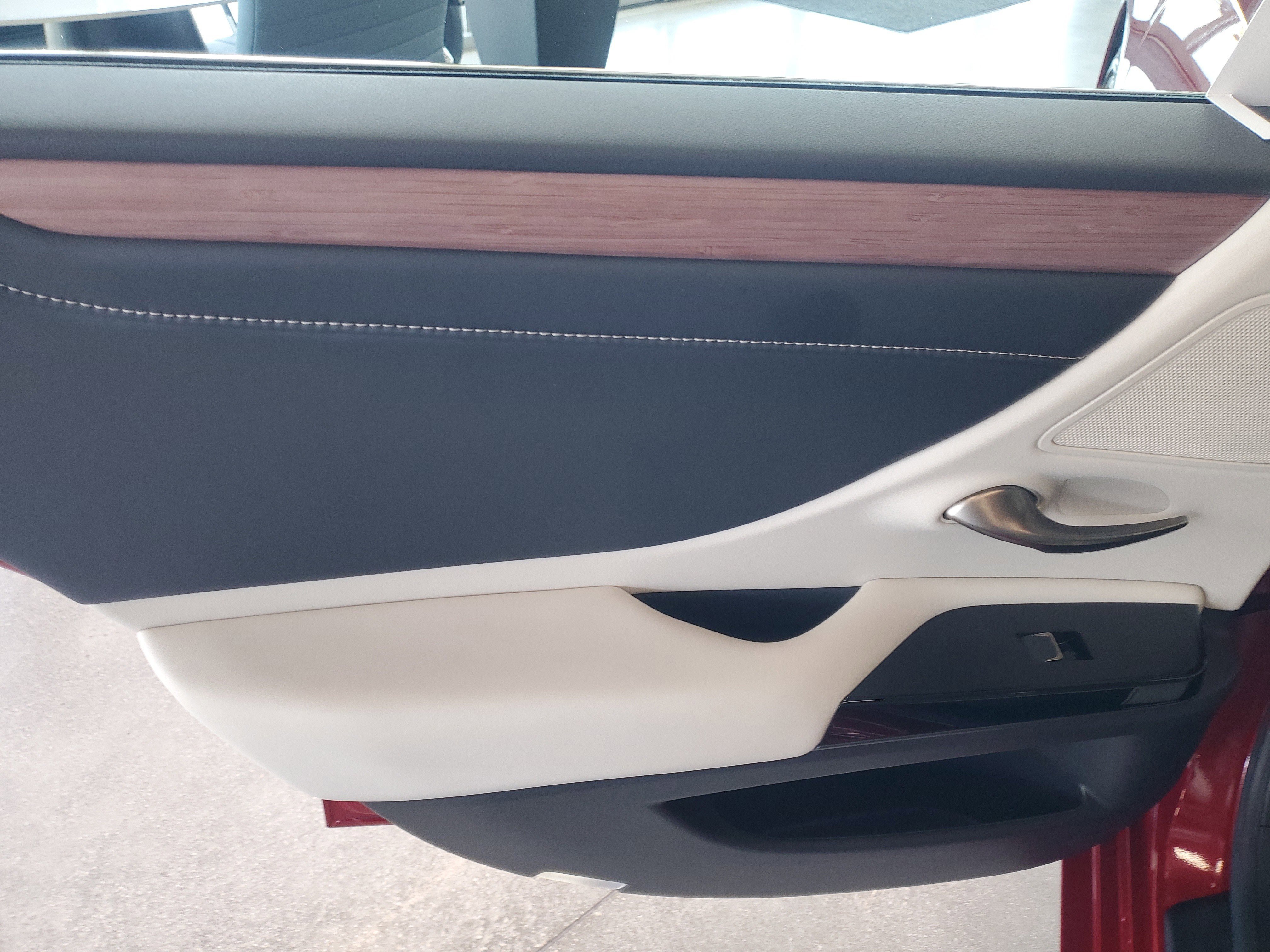 Used 2025 Lexus ES 350 w/ Premium Package FWD image 14