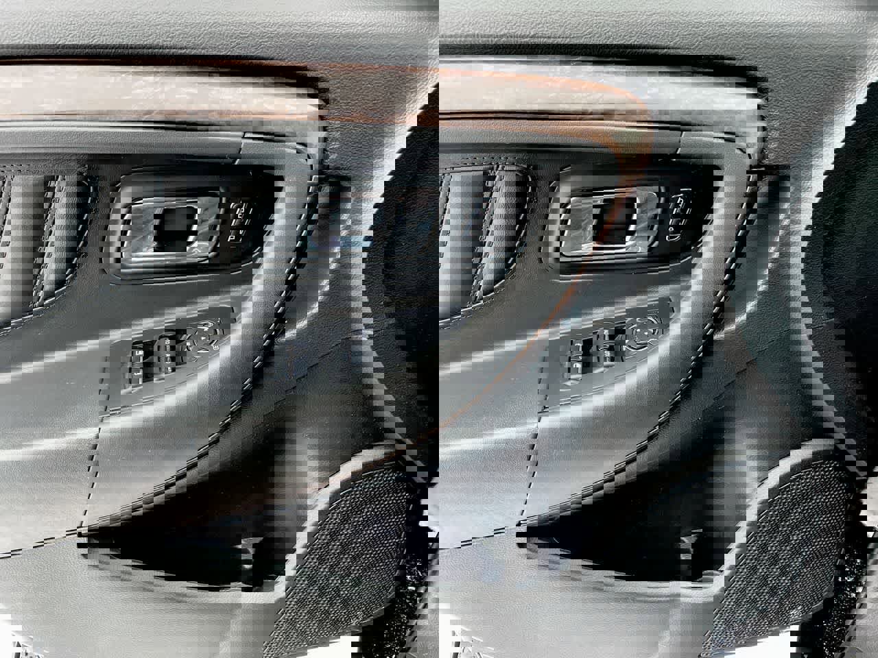 Used 2017 Ford Taurus Limited image 30