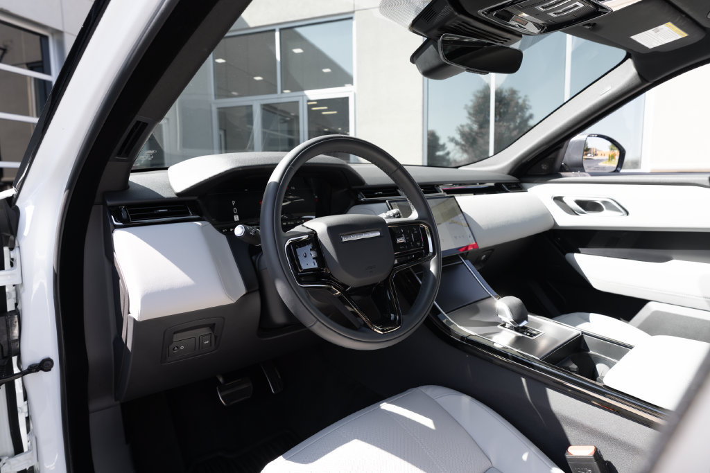 Used 2026 Land Rover Range Rover Velar Dynamic SE AWD/4WD image 19