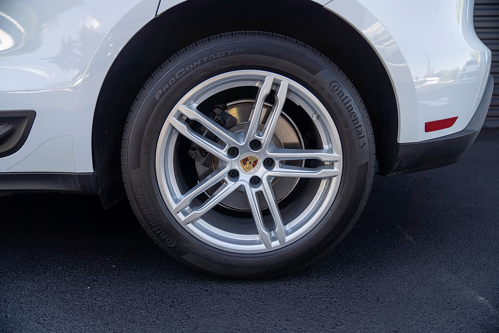 Used 2023 Porsche Macan AWD/4WD image 24