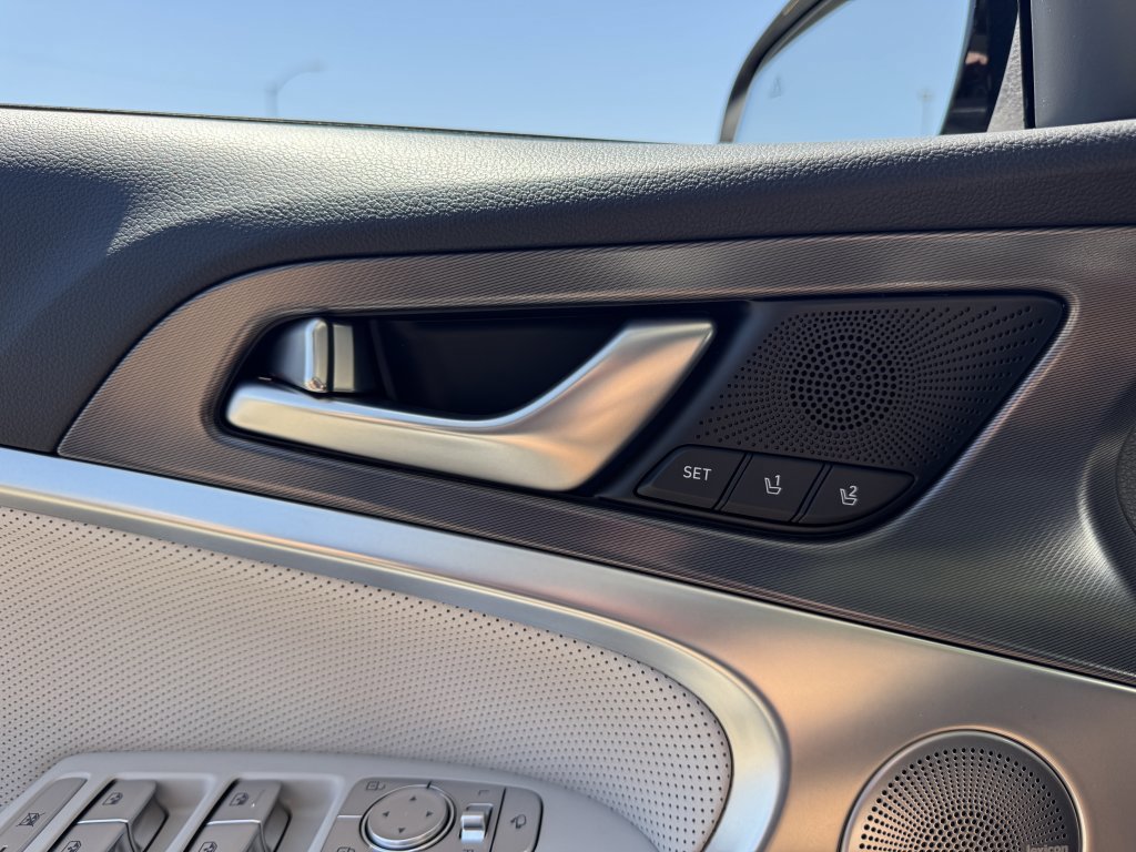 Used 2025 Genesis G70 2.5T w/ Sport Prestige Package image 36