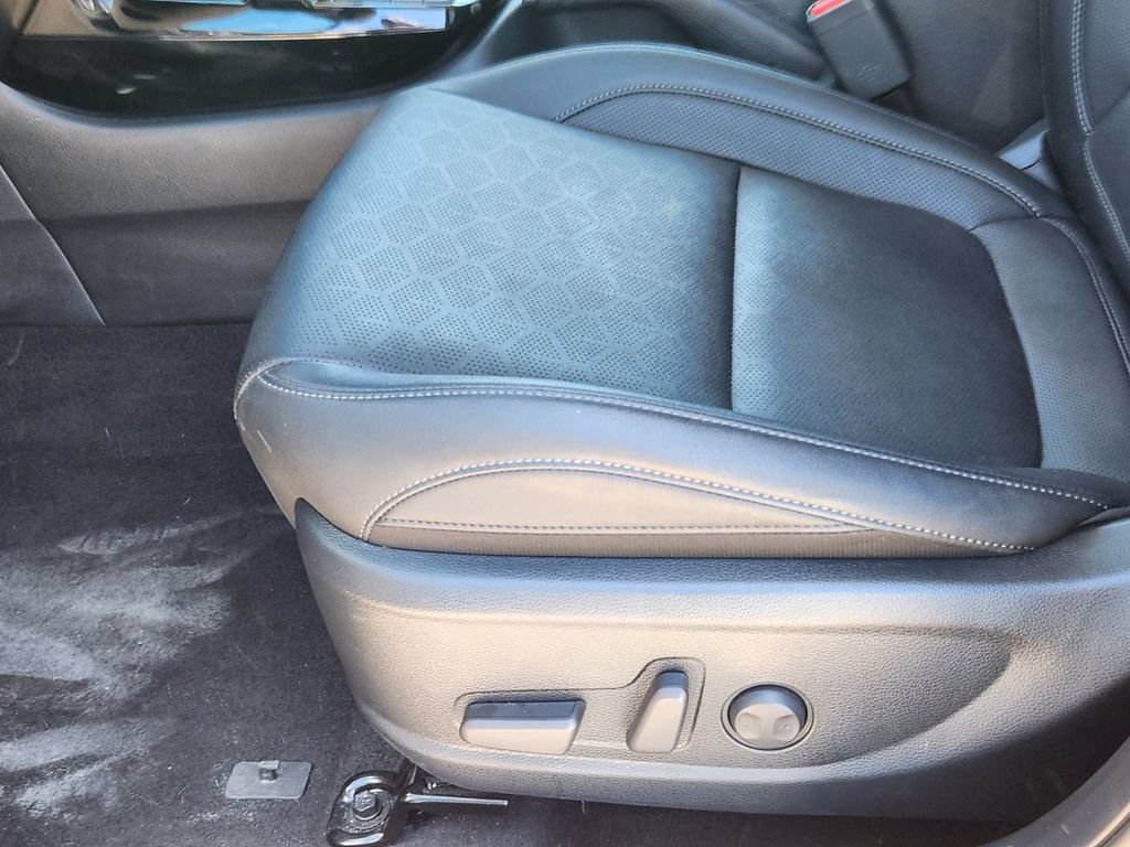 Certified 2025 Kia Seltos EX AWD/4WD image 7
