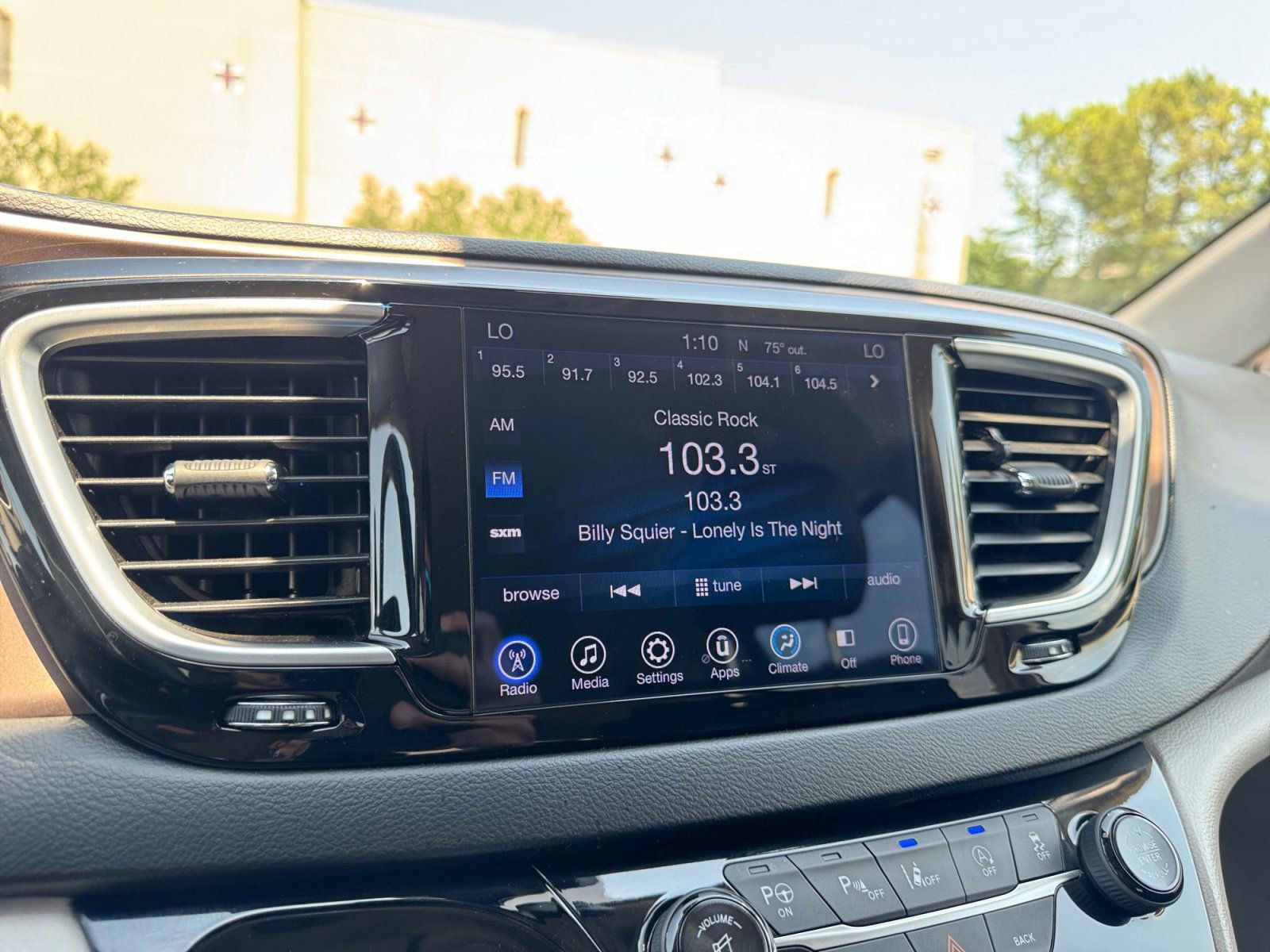 Used 2017 Chrysler Pacifica Touring-L Plus w/ Advanced Safetytec Group FWD image 29