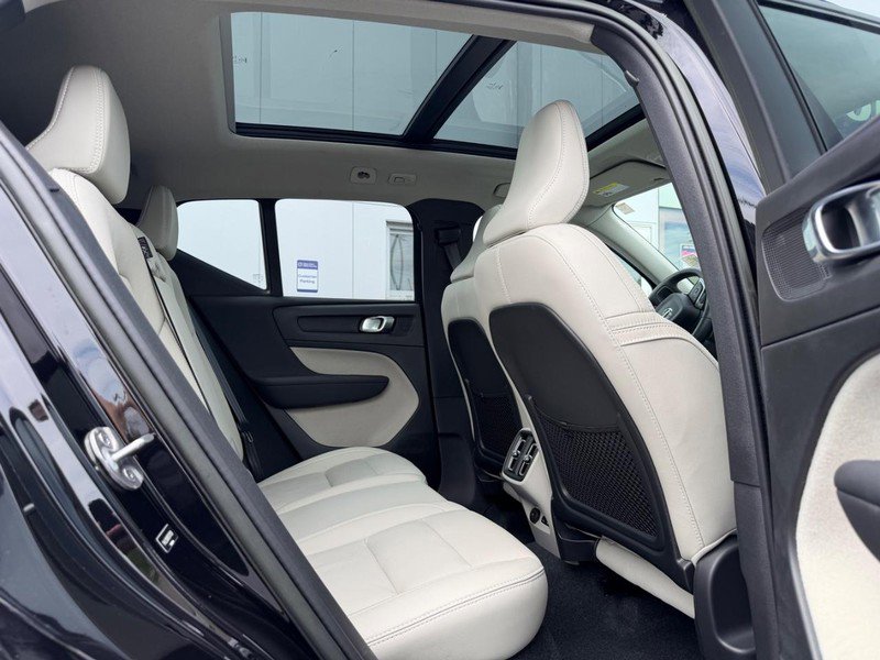 Certified 2023 Volvo XC40 B5 Ultimate w/ Protection Package Premier AWD/4WD image 11