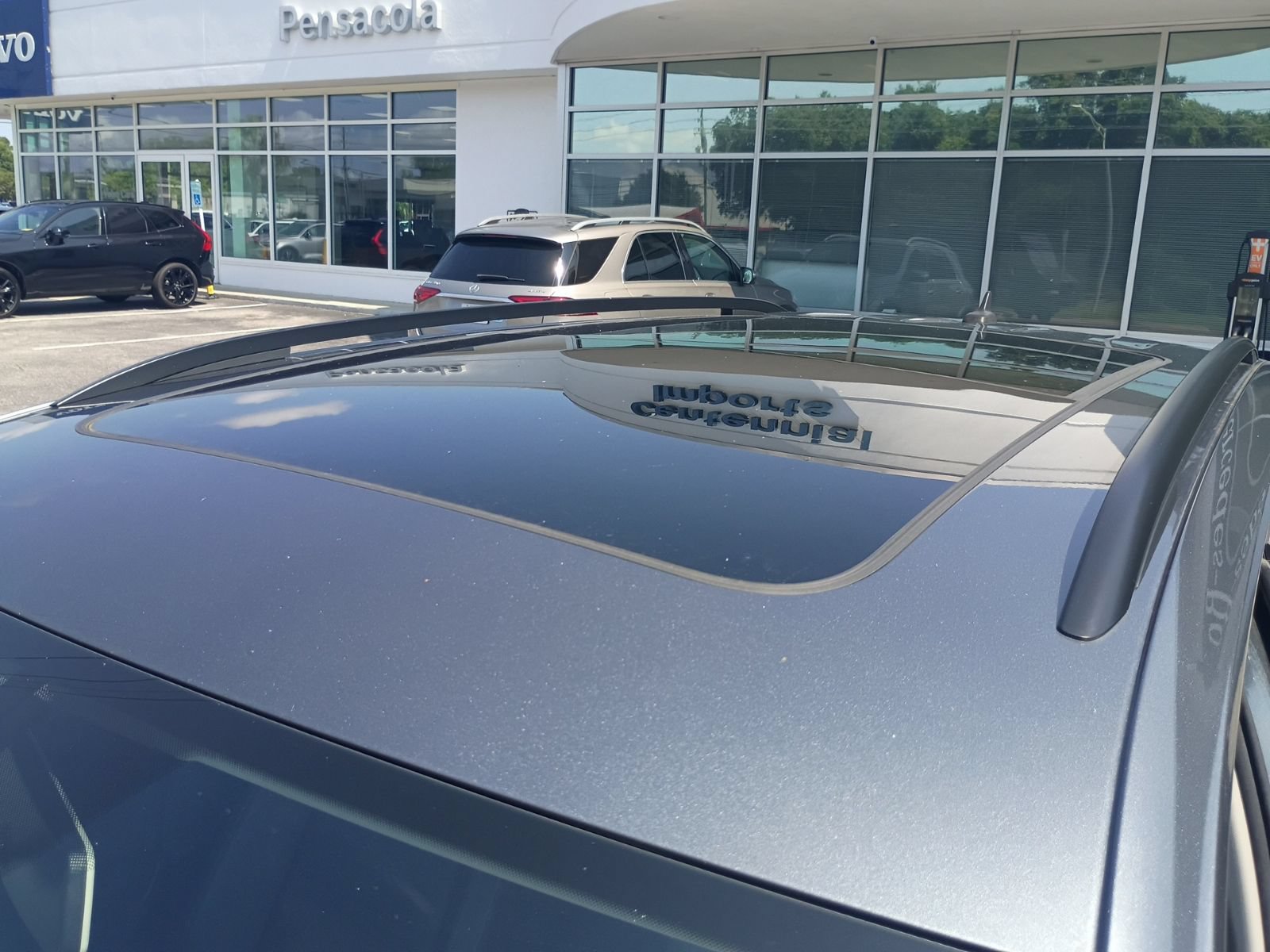 Used 2020 Volkswagen Tiguan SE w/ Panoramic Sunroof Package FWD image 6