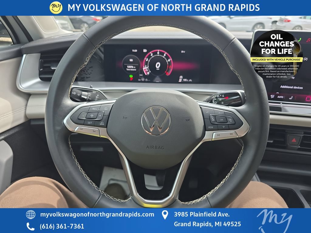 Used 2025 Volkswagen Tiguan SE AWD/4WD image 16