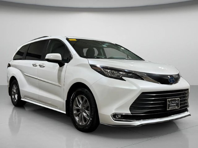 Used 2022 Toyota Sienna XLE