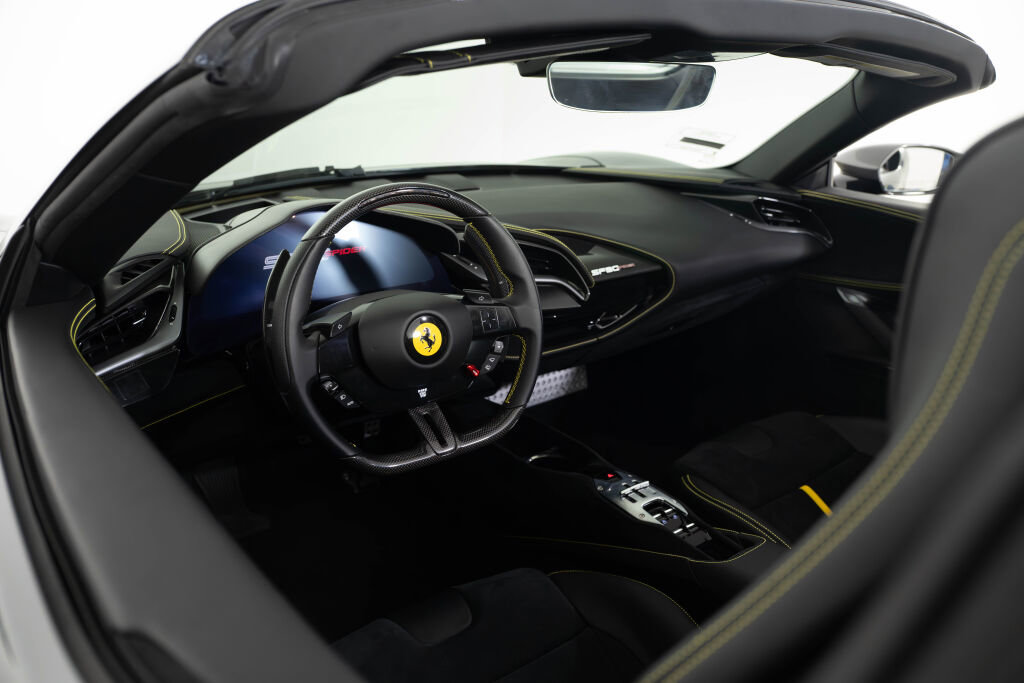 Used 2022 Ferrari SF90 Spider image 30