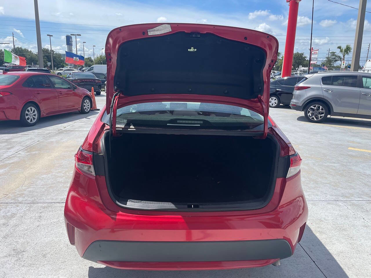 Used 2021 Toyota Corolla LE image 12