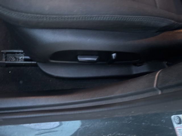 Used 2018 Chevrolet Cruze LT w/ Convenience Package FWD image 18