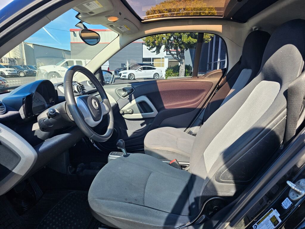 Used 2015 smart fortwo pure image 16