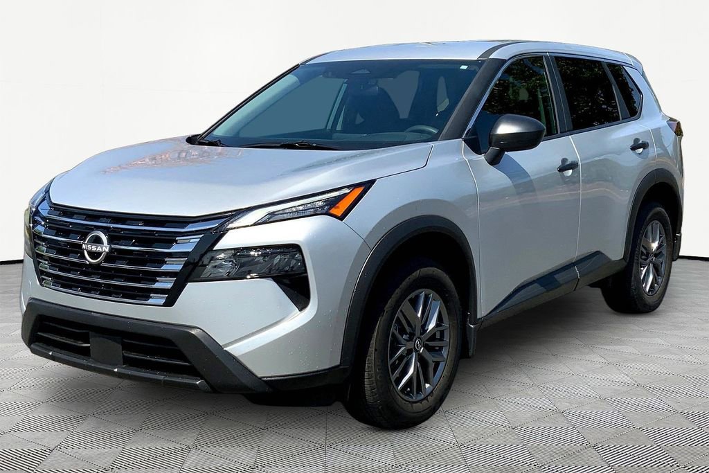 Used 2025 Nissan Rogue S image 3