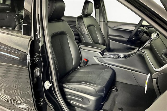 New 2025 Jeep Grand Cherokee L Altitude image 12