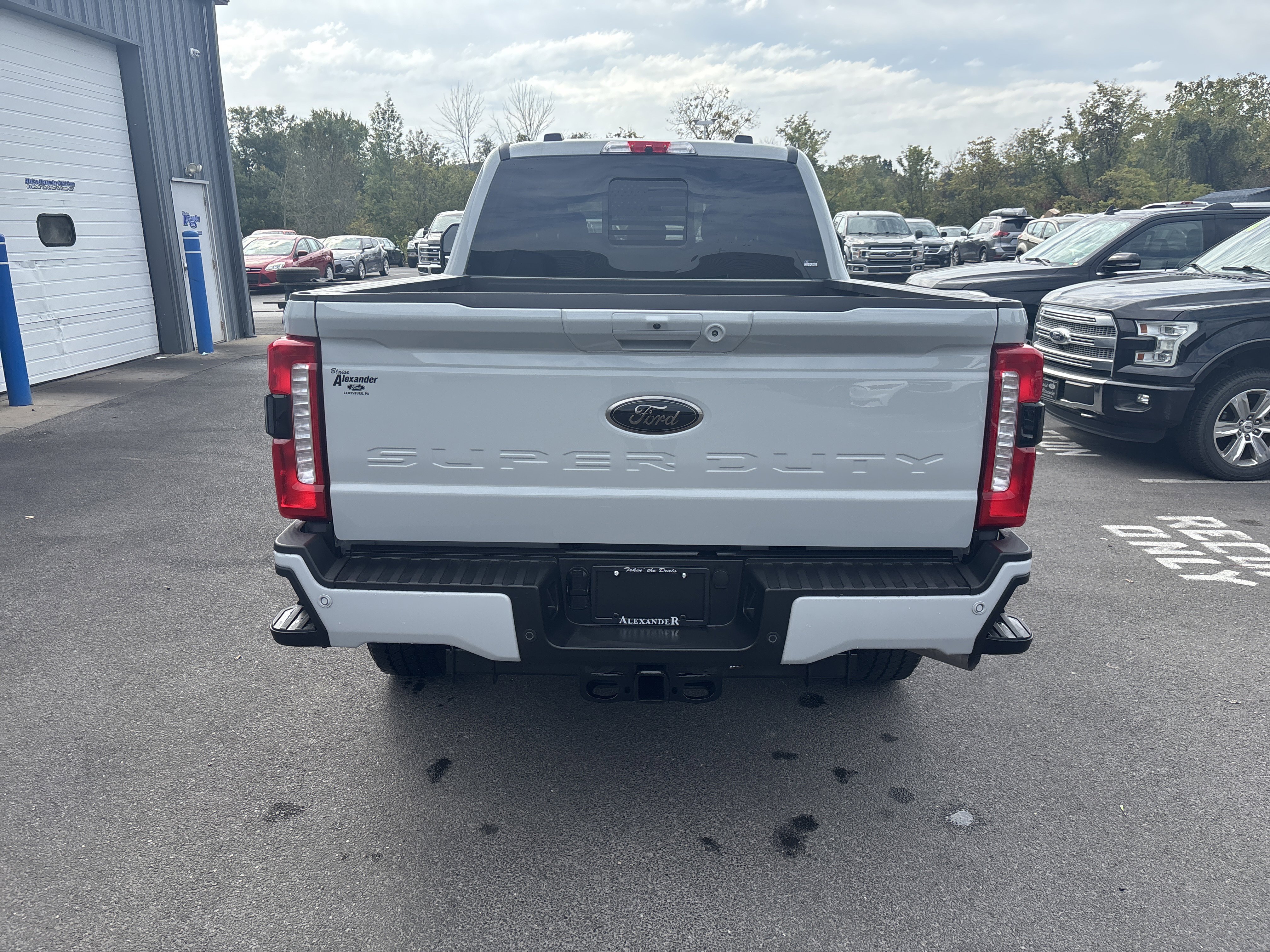 Used 2025 Ford F250 XLT w/ Black Appearance Package image 4