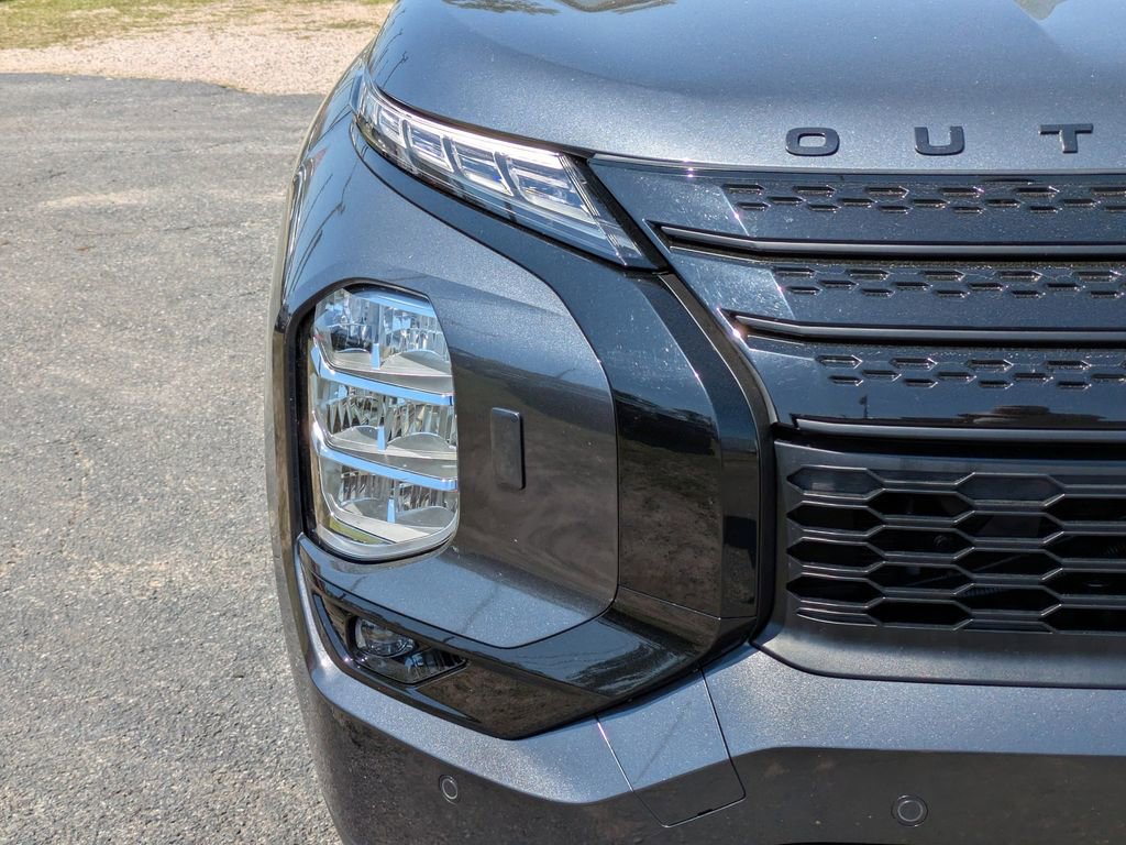 Used 2025 Mitsubishi Outlander SEL image 10