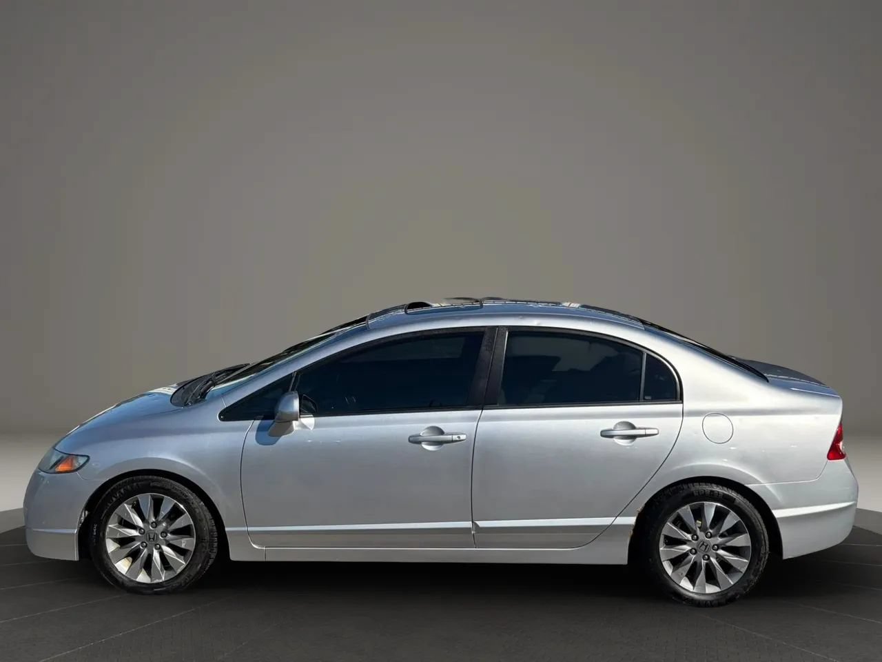 Used 2010 Honda Civic EX-L image 2