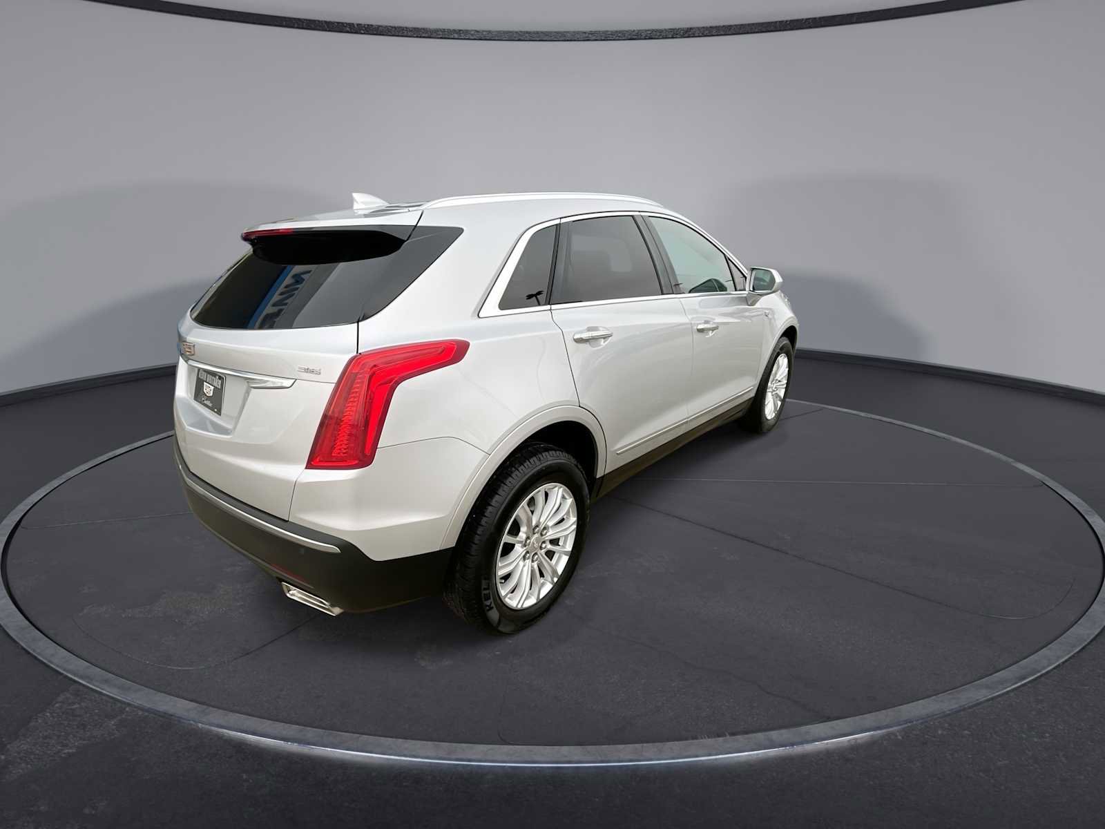 Certified 2017 Cadillac XT5 FWD image 8