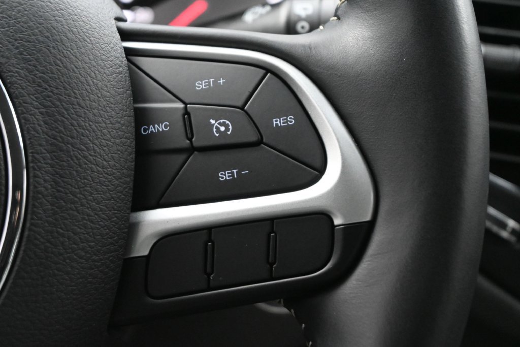 Used 2019 Jeep Compass Latitude w/ Popular Equipment Group FWD image 6