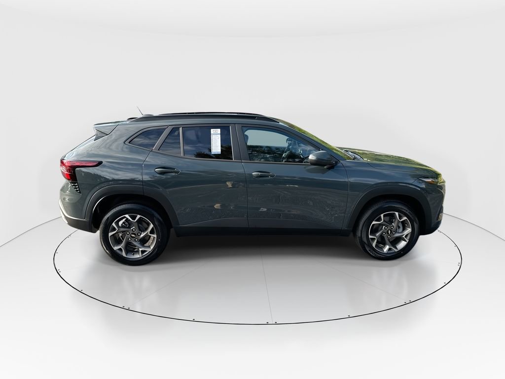 New 2026 Chevrolet Trax LT w/ LT Convenience Package FWD image 9
