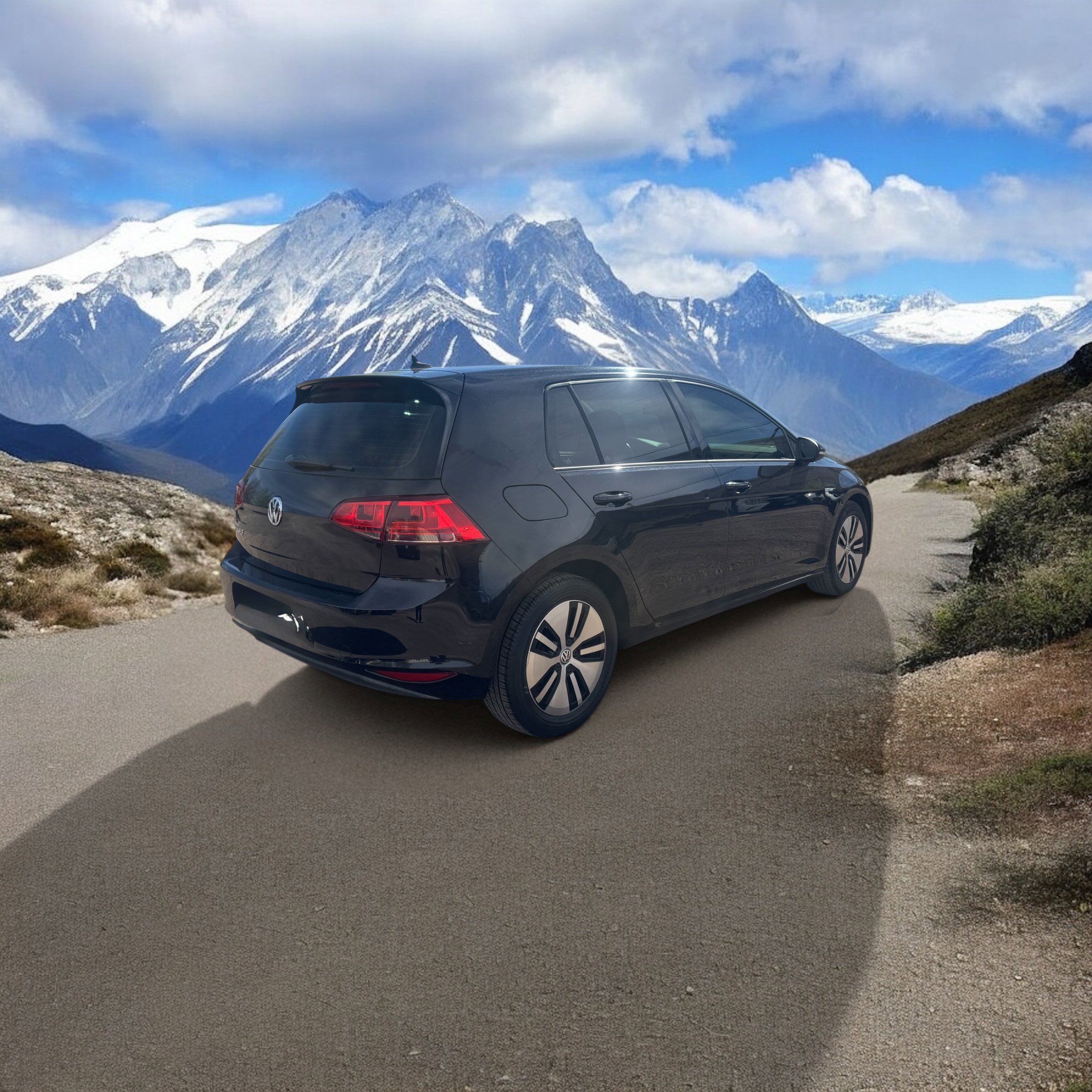 Used 2015 Volkswagen e-Golf SEL Premium image 5