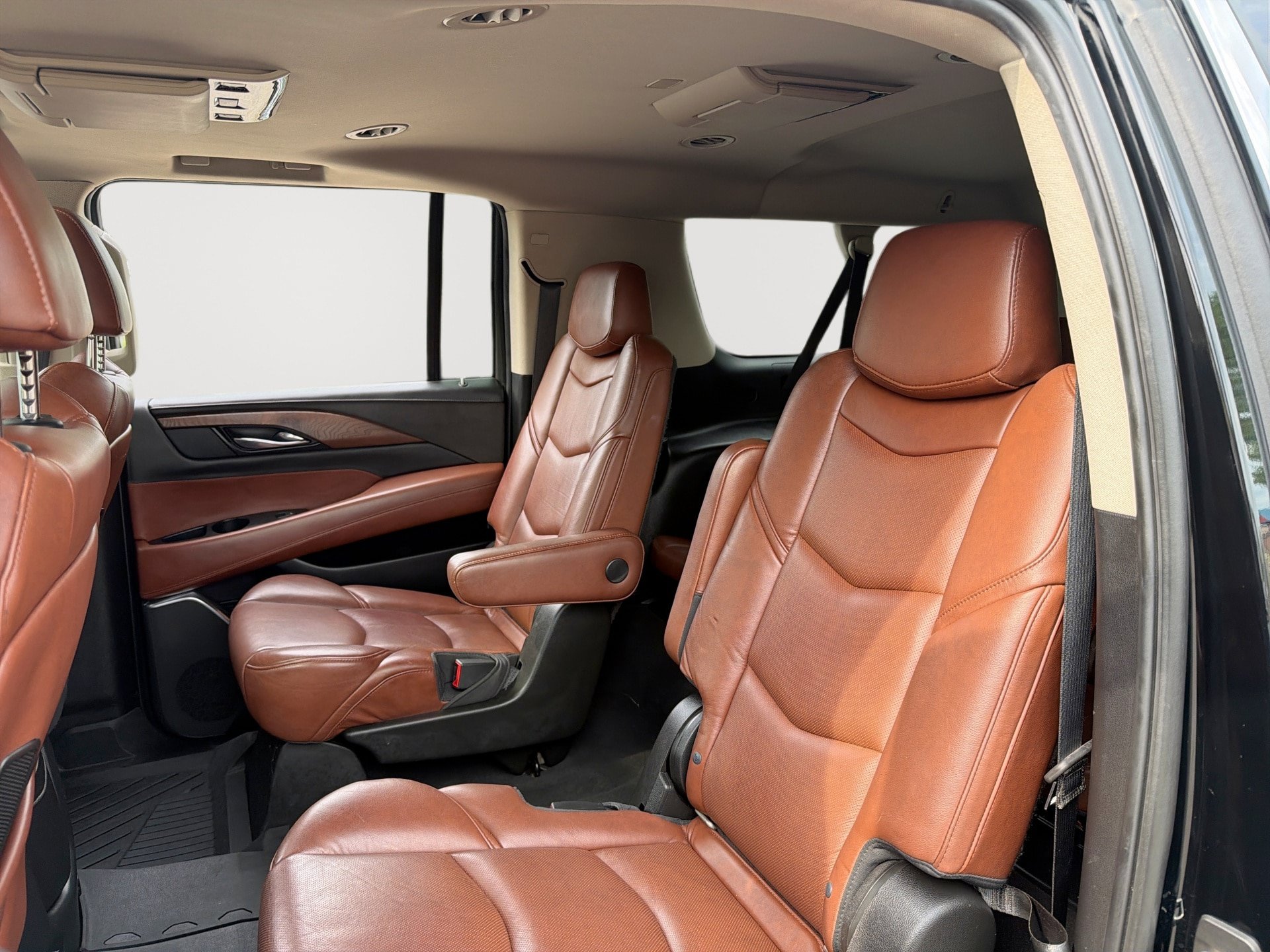 Used 2019 Cadillac Escalade ESV Premium Luxury RWD image 26