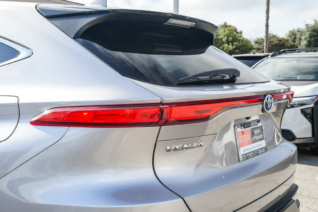 Certified 2024 Toyota Venza LE AWD/4WD image 6