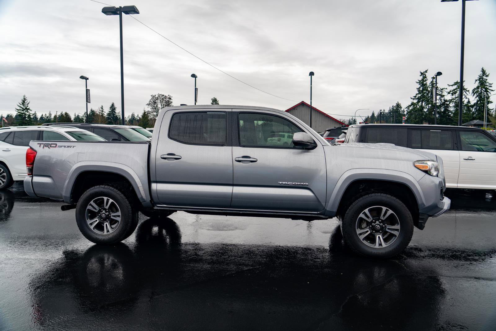 Used 2016 Toyota Tacoma TRD Sport w/ Premium & Technology Package RWD image 8