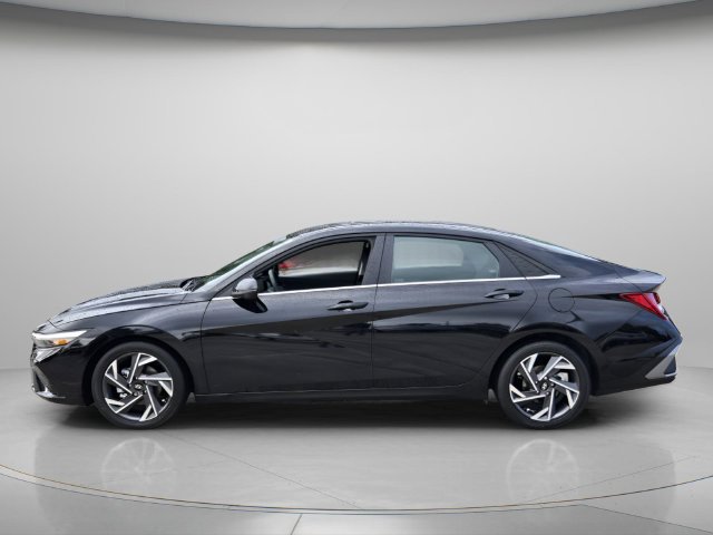 Used 2024 Hyundai Elantra Limited FWD image 3