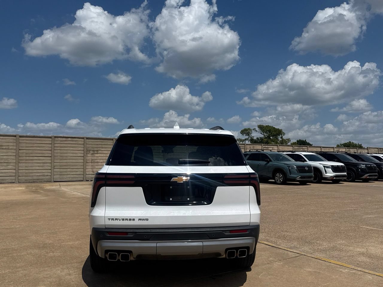 Used 2025 Chevrolet Traverse LT AWD/4WD image 21