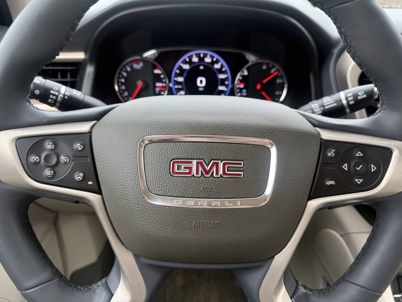 Used 2023 GMC Acadia Denali w/ Denali Technology Package AWD/4WD image 12