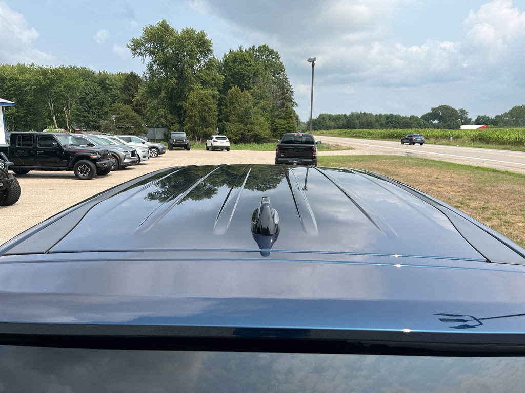 Used 2025 Chrysler Pacifica Select FWD image 6