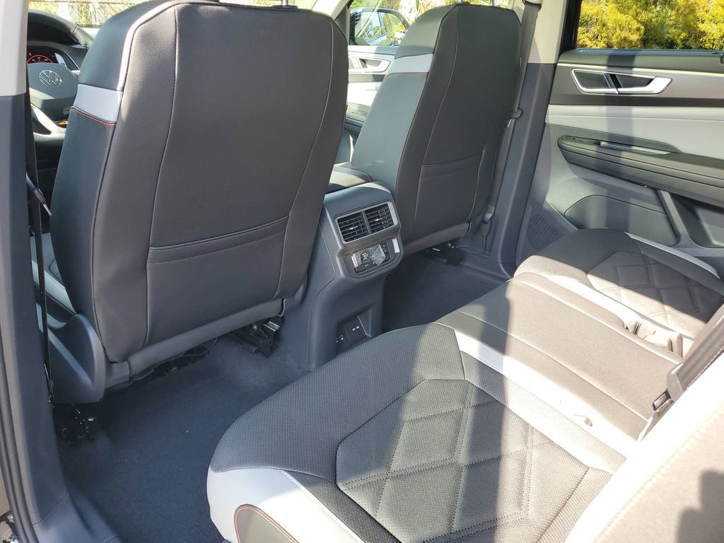 New 2026 Volkswagen Atlas Peak Edition image 13