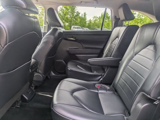 Used 2023 Toyota Highlander XLE AWD/4WD image 17