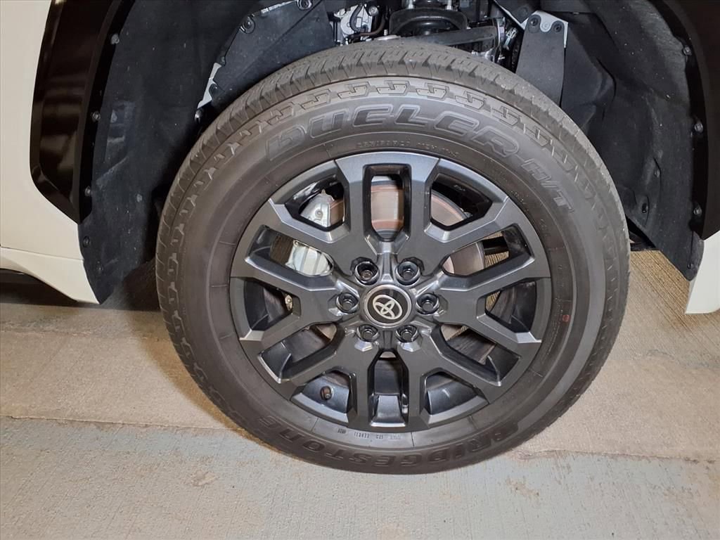 Used 2025 Toyota Tundra Platinum image 5