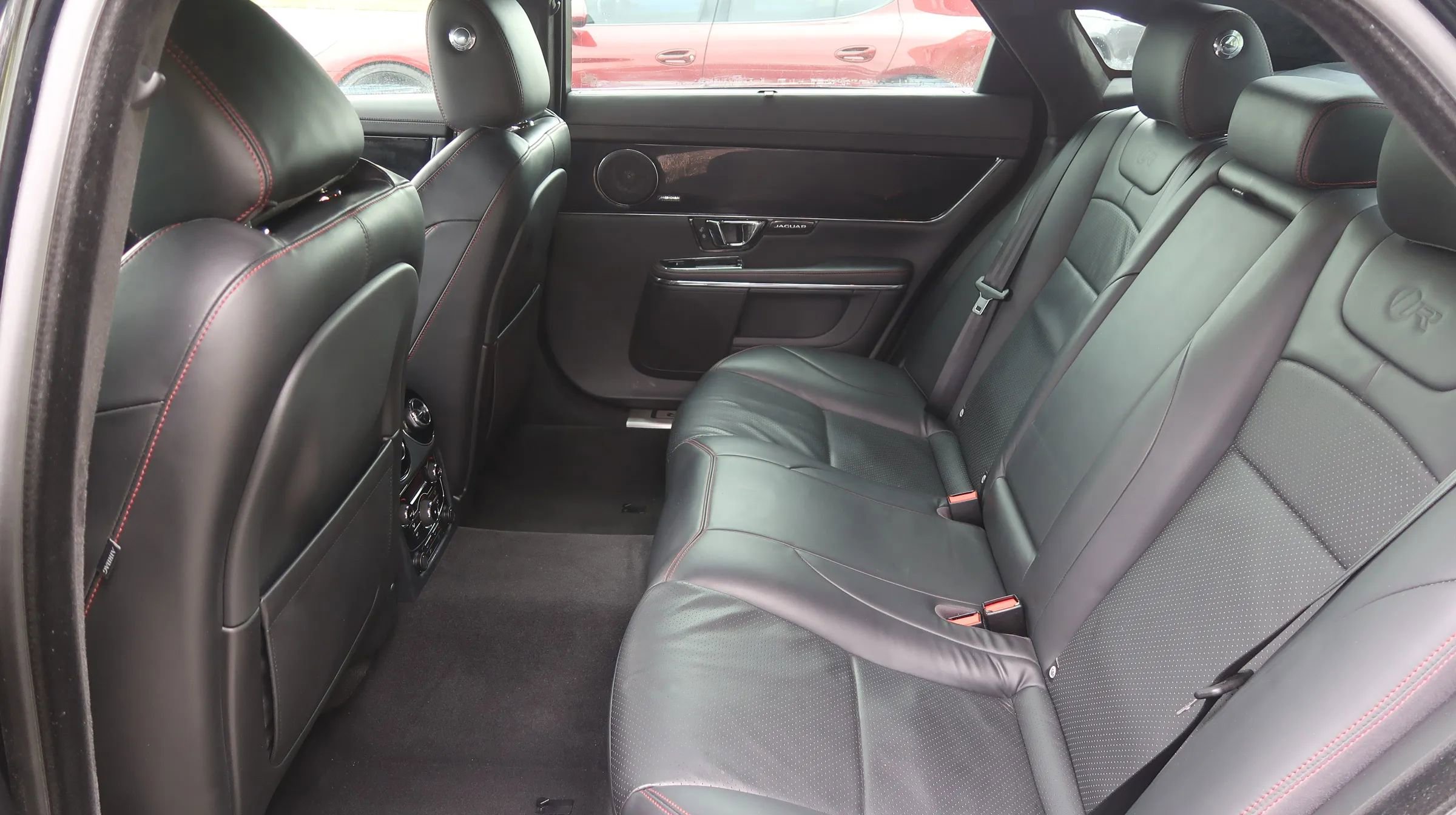 Used 2014 Jaguar XJ R LWB image 19