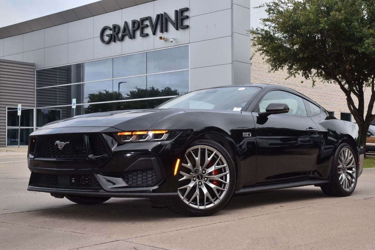 Used 2025 Ford Mustang GT Premium RWD image 2