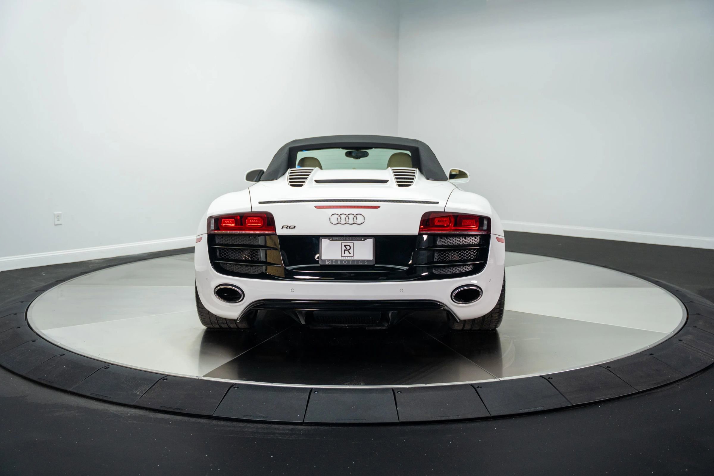 Used 2011 Audi R8 V10 image 9