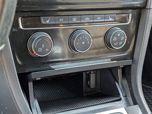 Used 2015 Volkswagen Golf 4-Door image 23