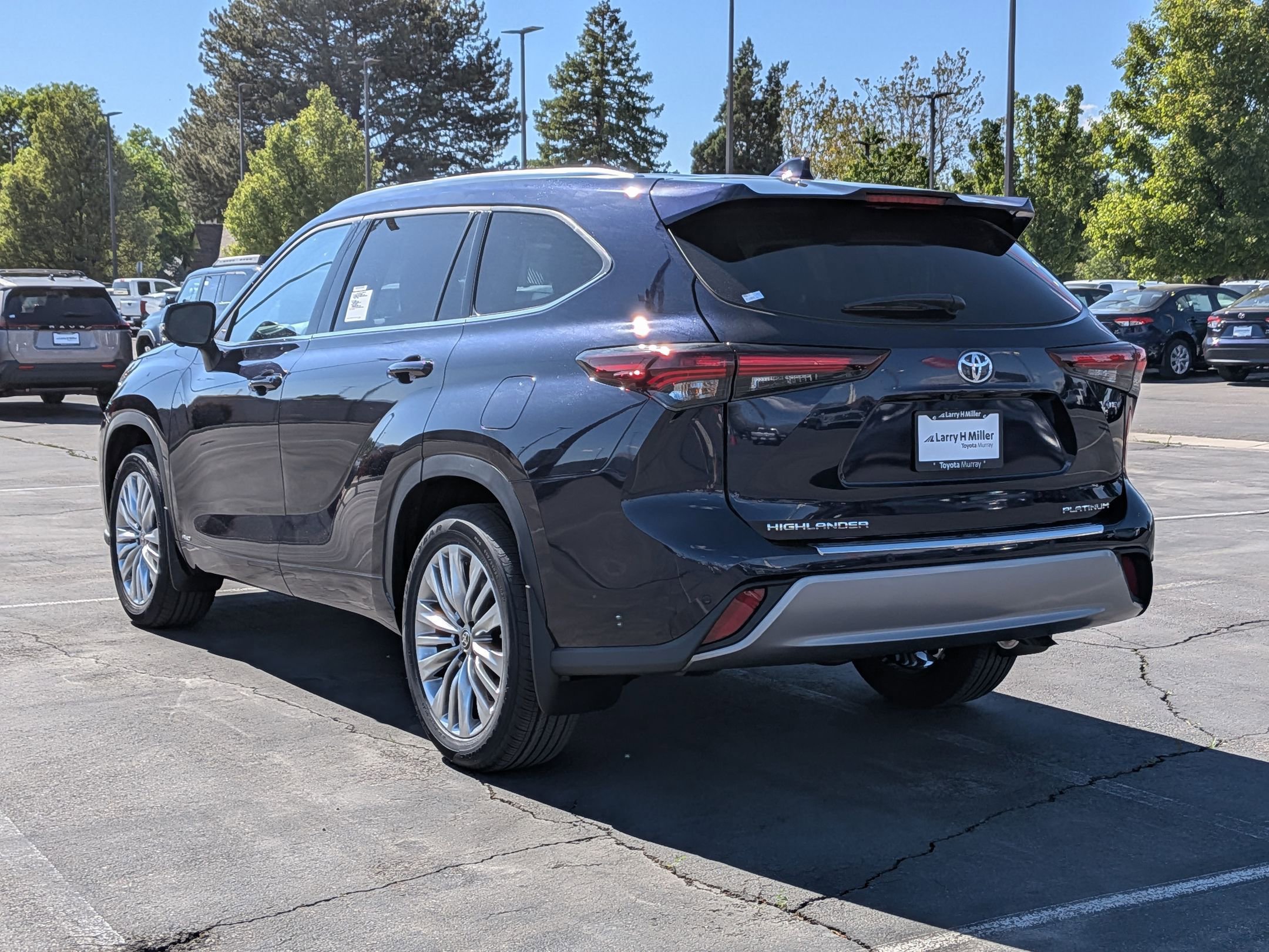 New 2026 Toyota Highlander Platinum AWD/4WD image 3
