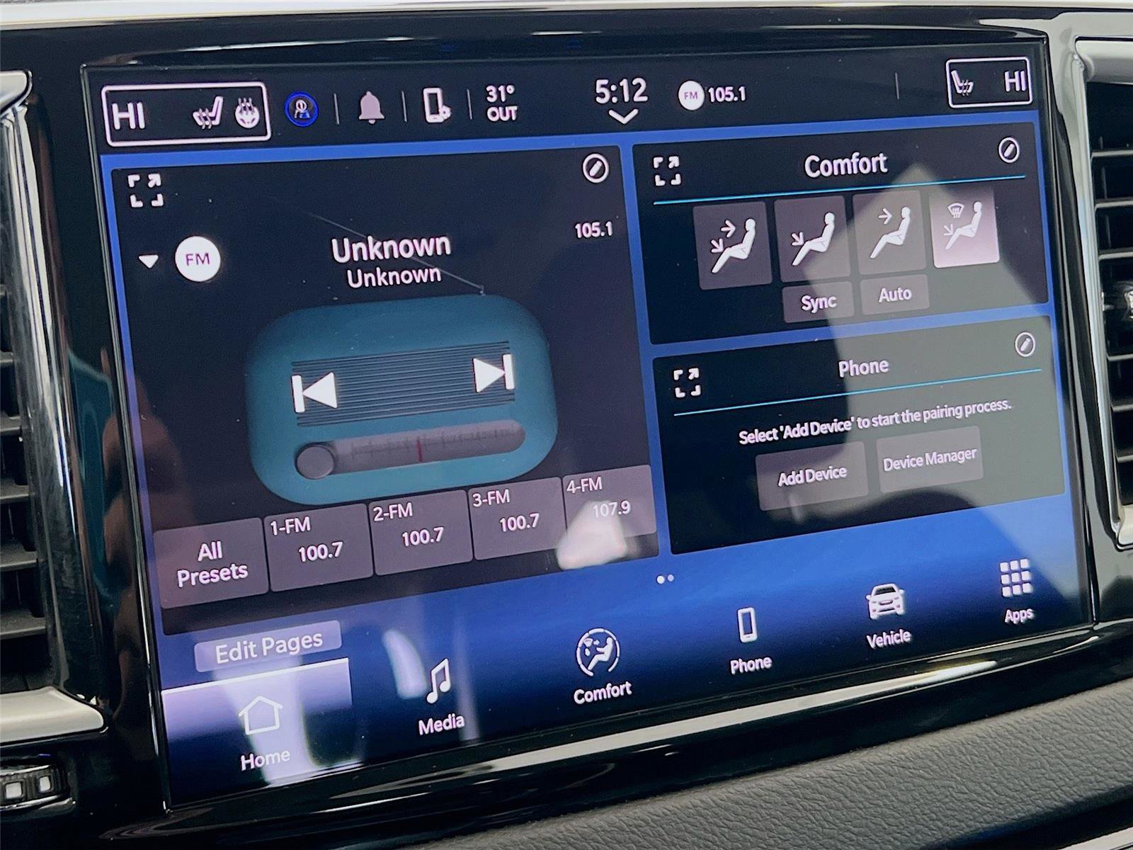 Used 2024 Chrysler Pacifica Touring-L FWD image 7