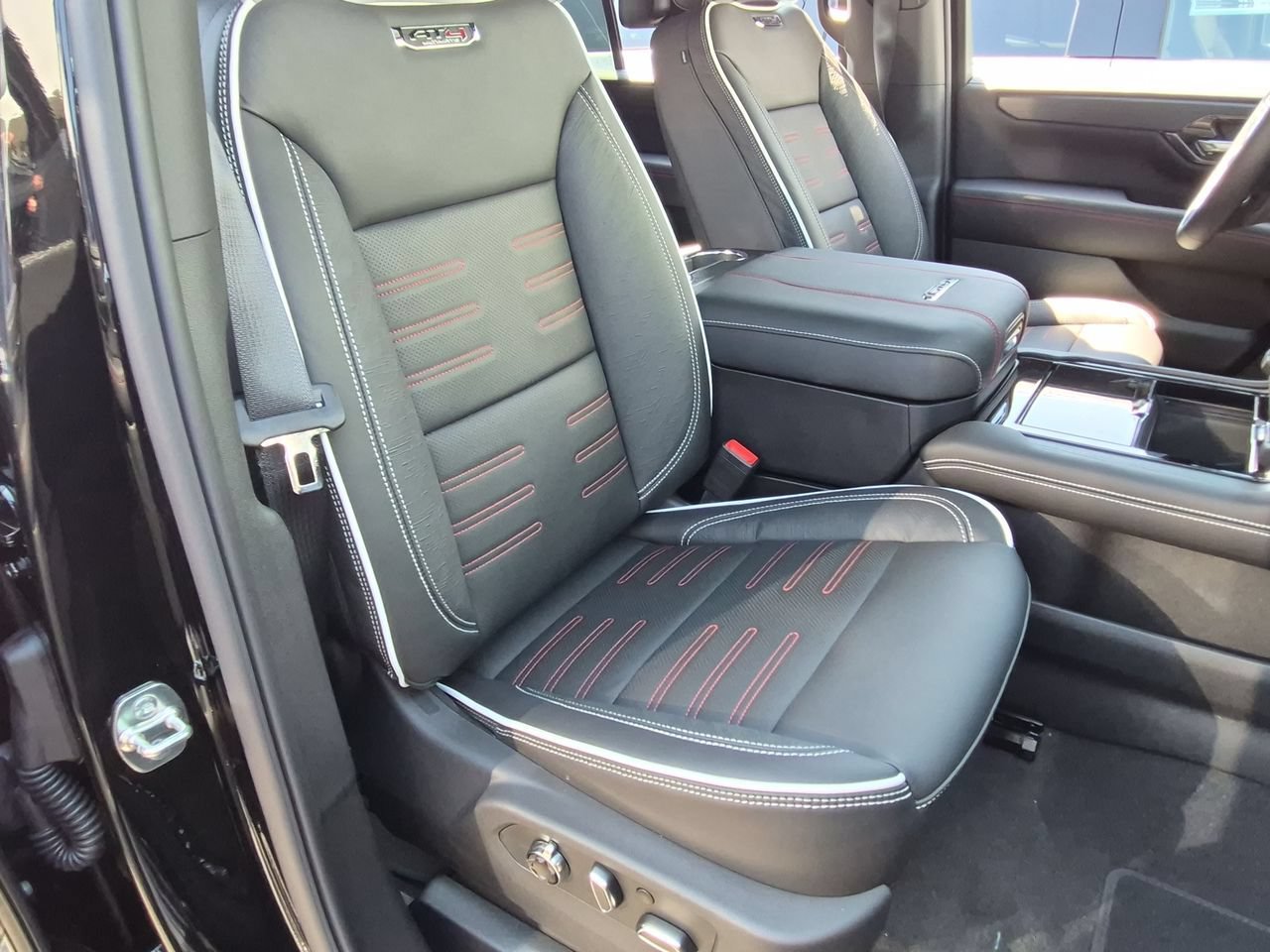 New 2026 GMC Yukon AT4 Ultimate AWD/4WD image 29