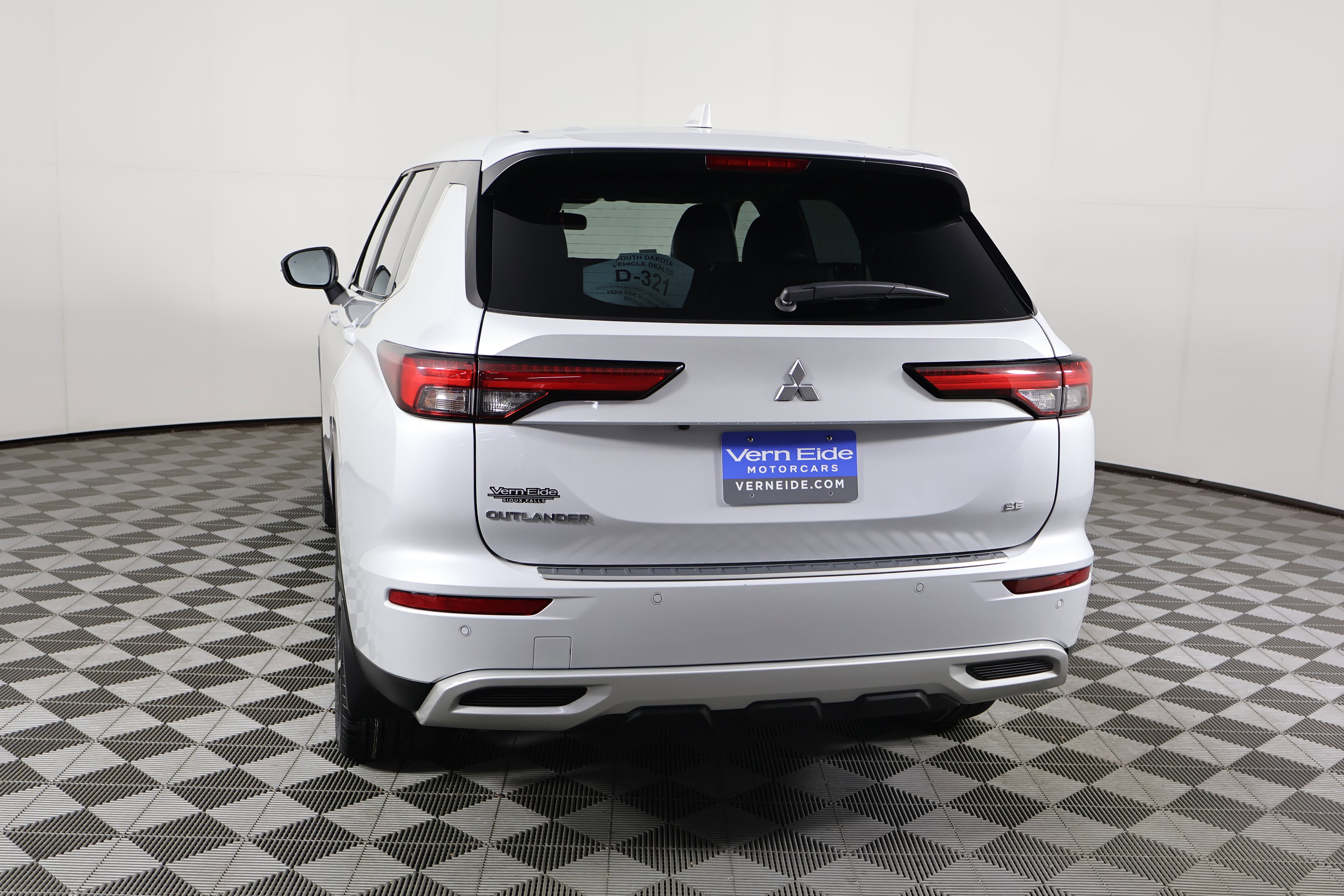 Used 2023 Mitsubishi Outlander SE AWD/4WD image 7