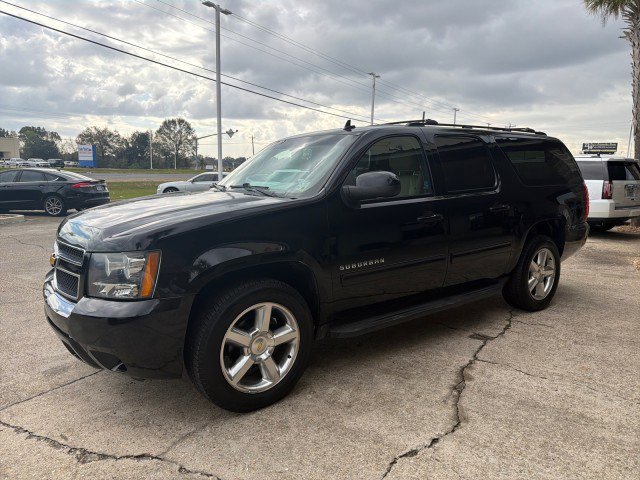 Used 2014 Chevrolet Suburban LT image 11