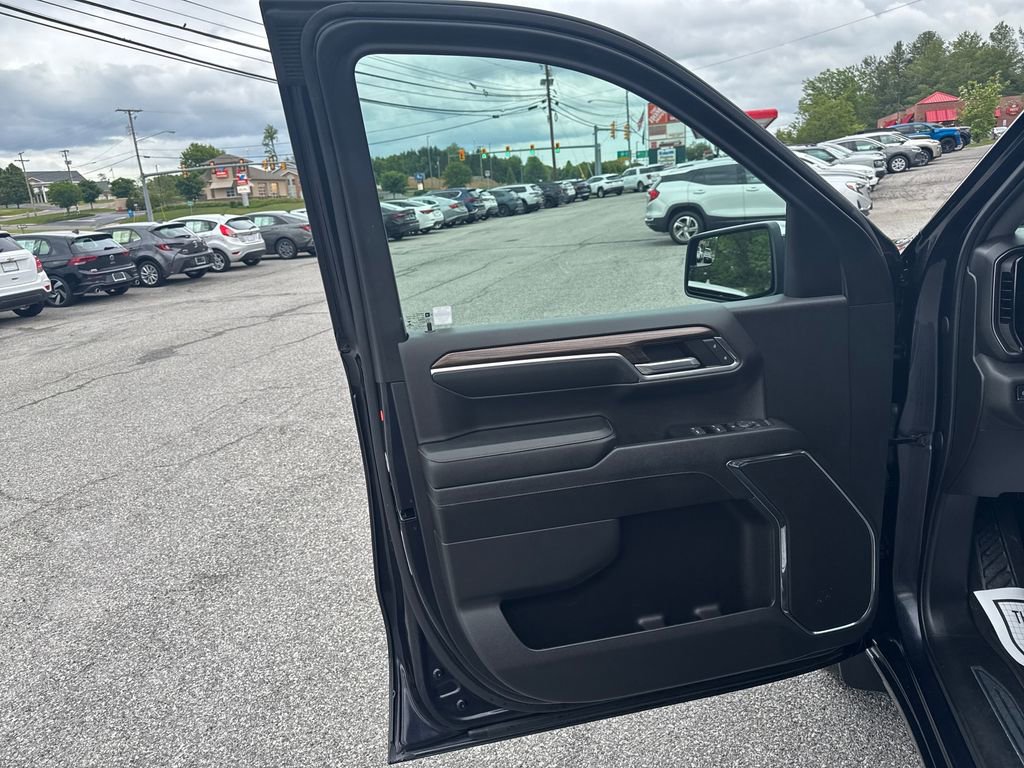 Used 2023 Chevrolet Silverado 1500 LT AWD/4WD image 11