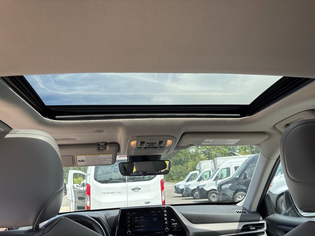 Used 2021 Toyota Highlander XLE image 27