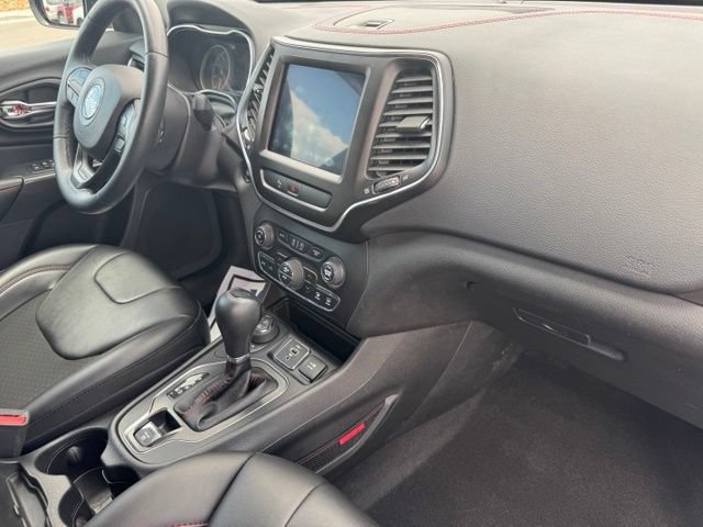 Certified 2019 Jeep Cherokee Trailhawk w/ Comfort/Convenience Group AWD/4WD image 29